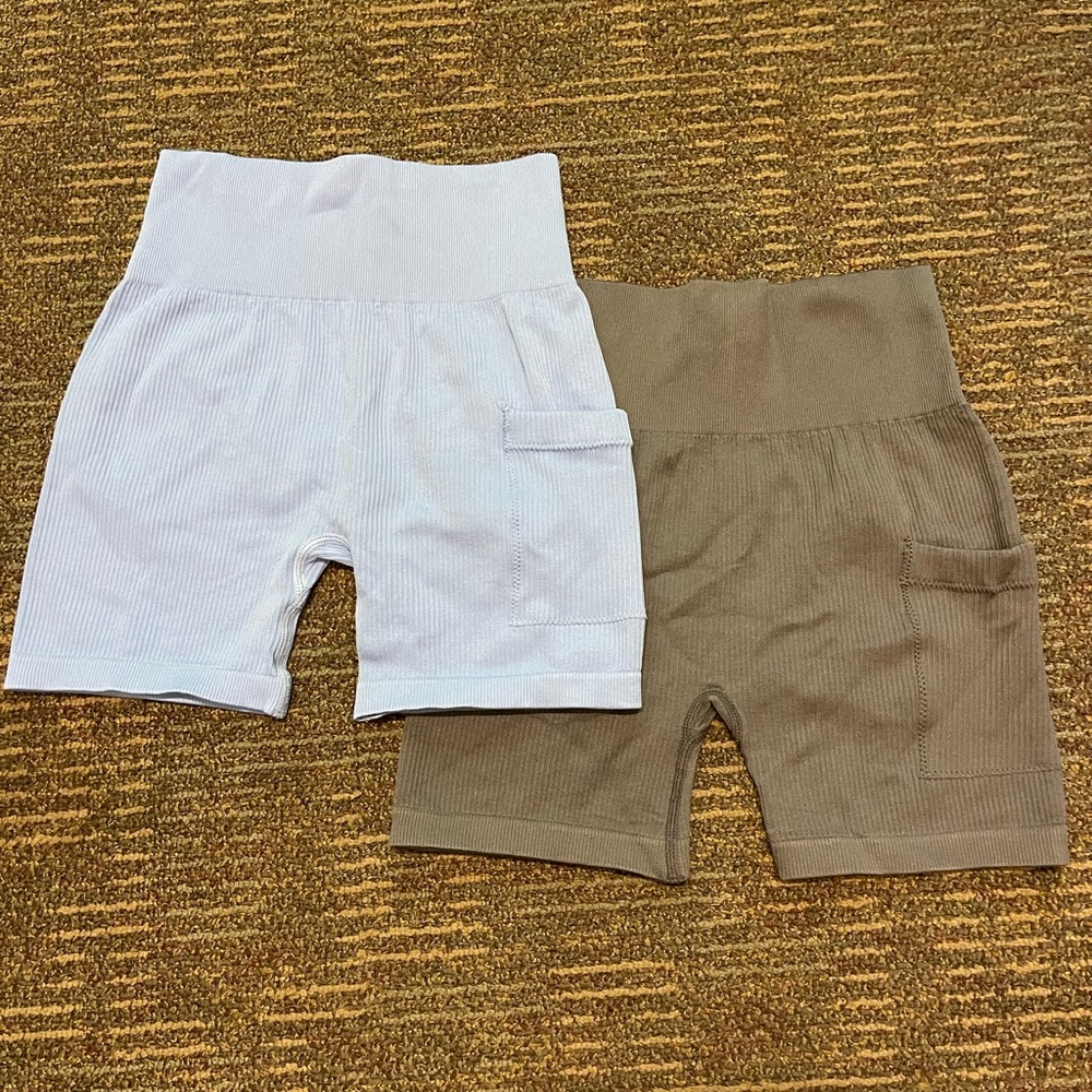 Set of Two Ribbed Shorts in White and Brown